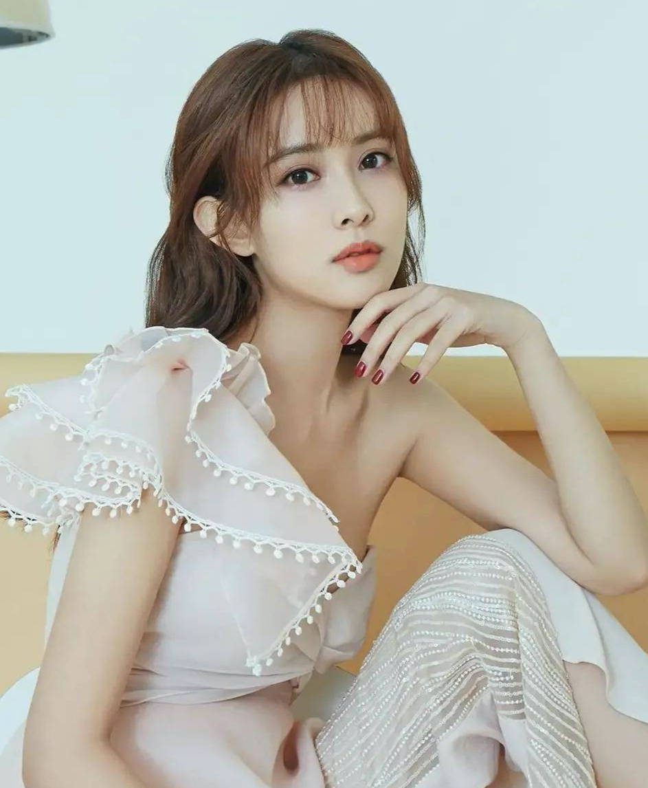 孟子义:散发成熟韵味,美丽令人窒息的写真欣赏_气质_魅力_线条