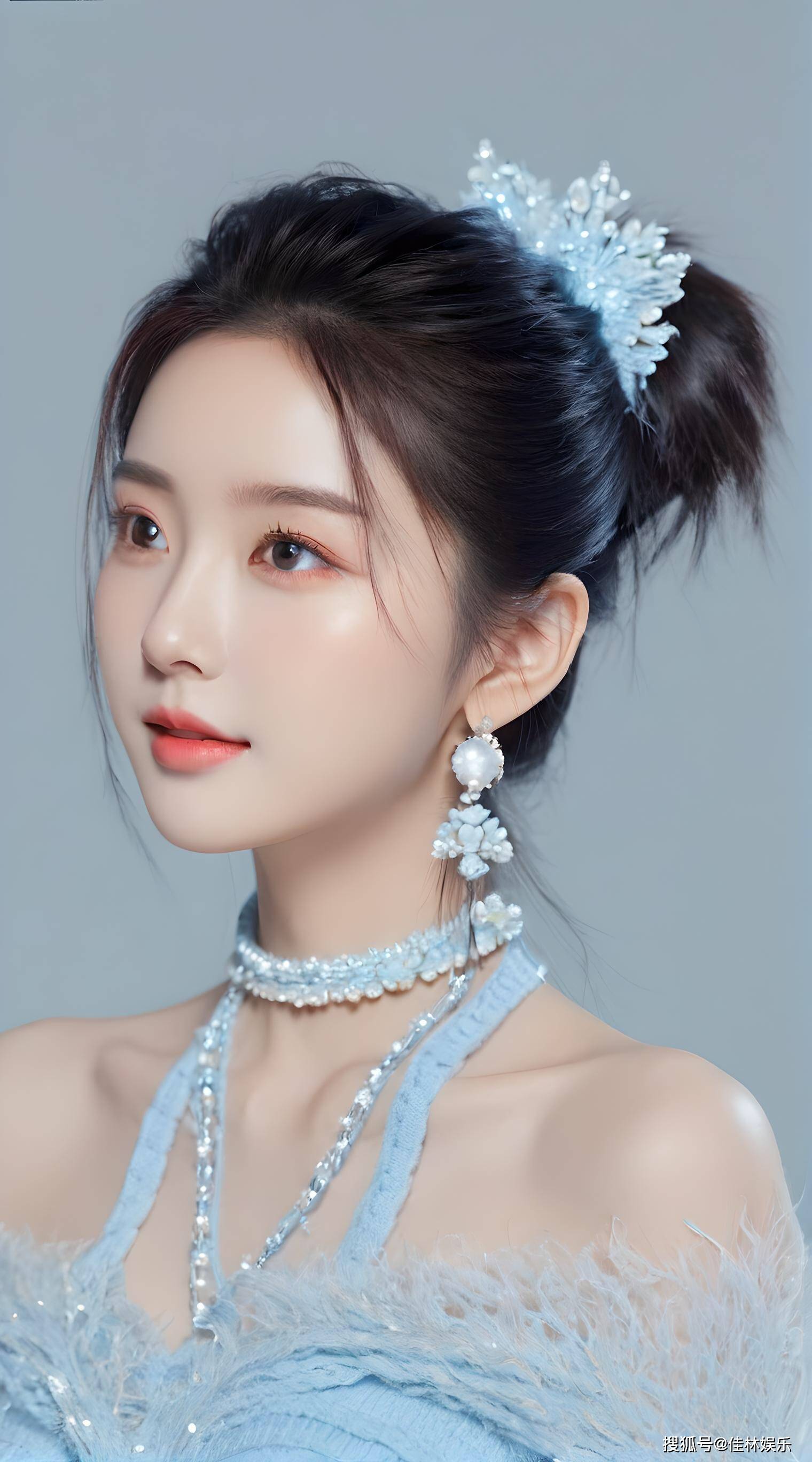 一,珍珠耳环与时尚项链的搭配珍珠耳环和时尚项链是甜美女孩必备的