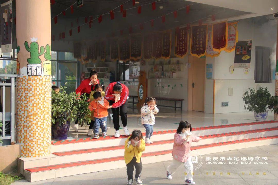 防患未"燃",安全"童"行——迪涛幼儿园开展消防安全演练_急救_疏散