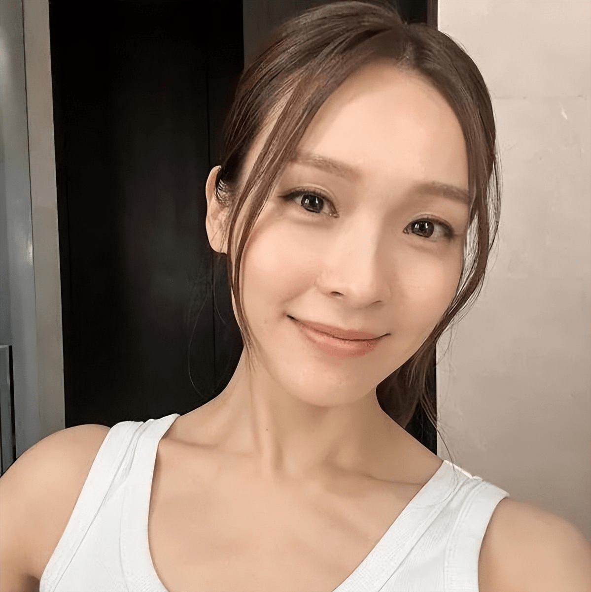 41岁花旦生日获tvb发文祝福,内地官方打码处理,两地不同待遇_李佳芯