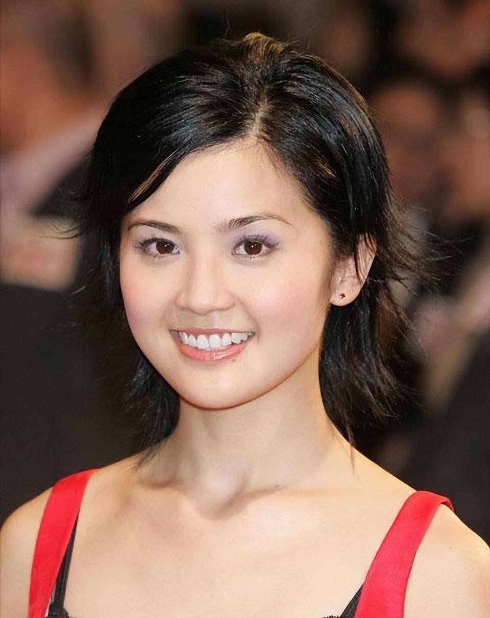 黄又南在电影《一碌蔗》拍摄中传出绯闻;与张卫健在《齐天大圣孙悟空