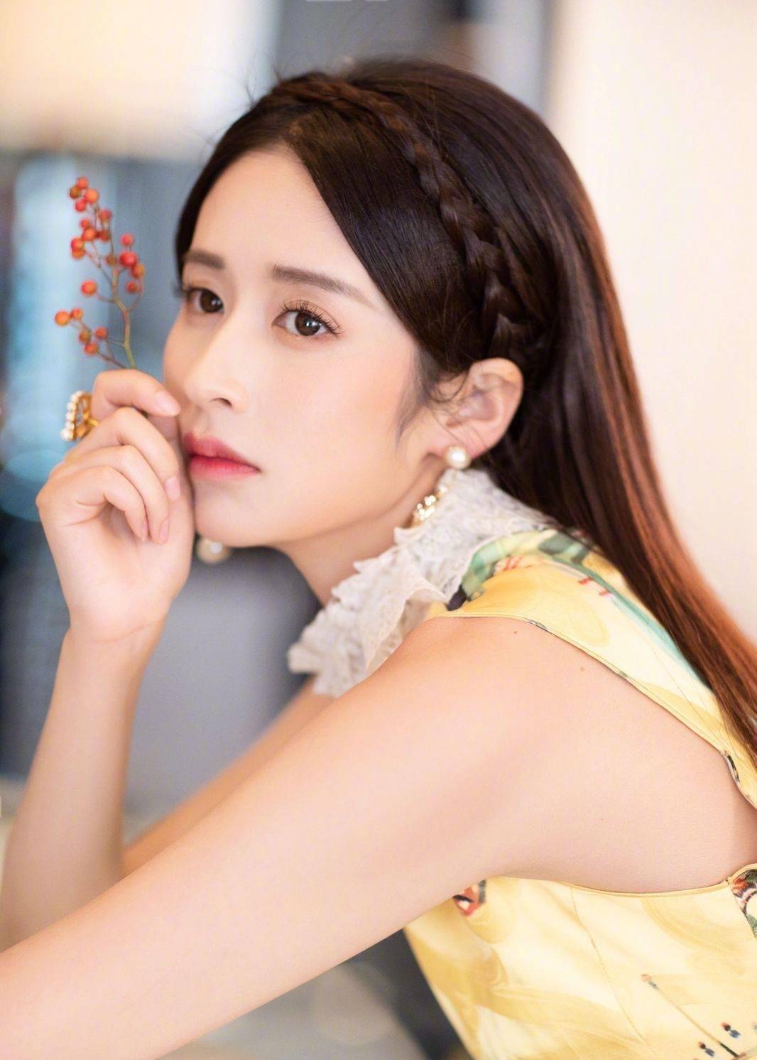 凹凸身材韵味十足!34岁颖儿写真赏_生活_运动_人心