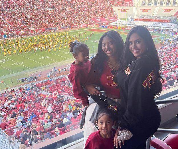 科比三女儿5岁生日,瓦妮莎晒出可爱照片,身边亲友都很宠她_碧昂_父亲