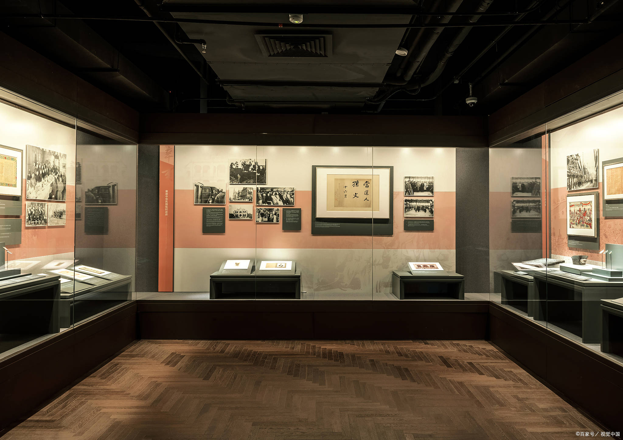 展品的选择和展示方式是荣史馆展厅设计的核心.