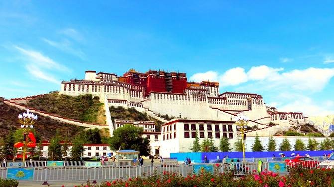 游西藏，找拉萨十大高端私人导游了解，到本地报团旅游报价是多少