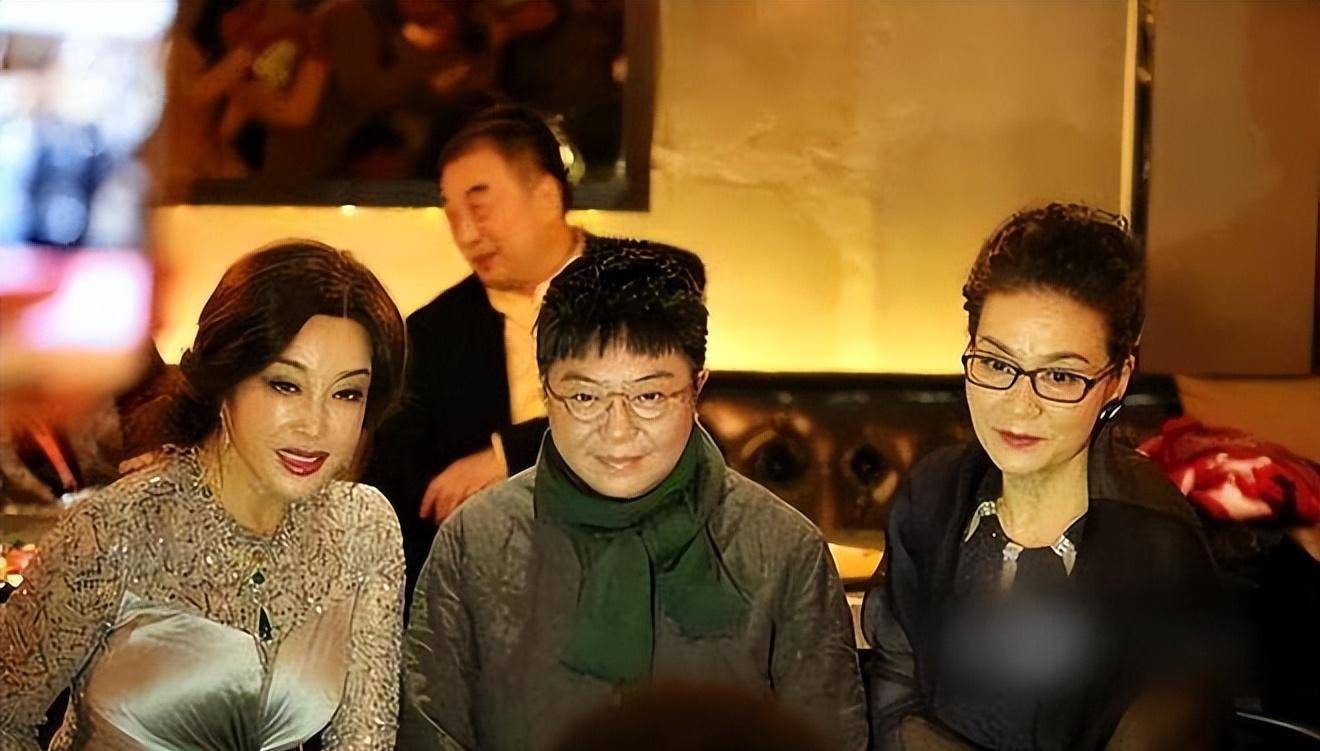 看完刘晓庆和潘虹的同一个镜头对比,我发现女人优雅老去才是真正的