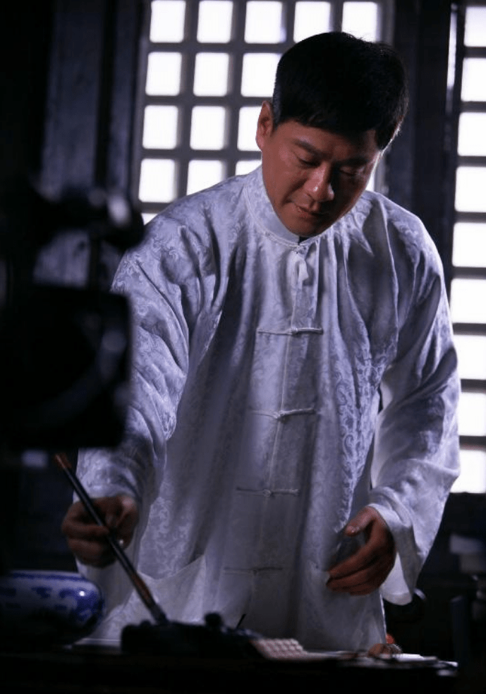 连奕名:和陈佳妍离婚后,娶小7岁杨若兮,如今前妻火了,他糊了_发展