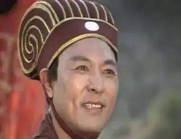 李法曾老师饰演的诸葛亮,并不比唐国强老师演的差.