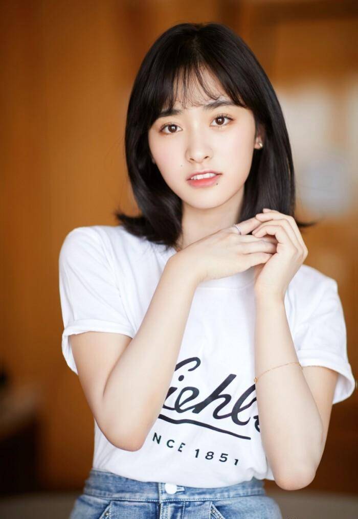 沈月恋情曝光?沈月与一男生骑着车外出举止过于亲密_孙宁_男方_滑板