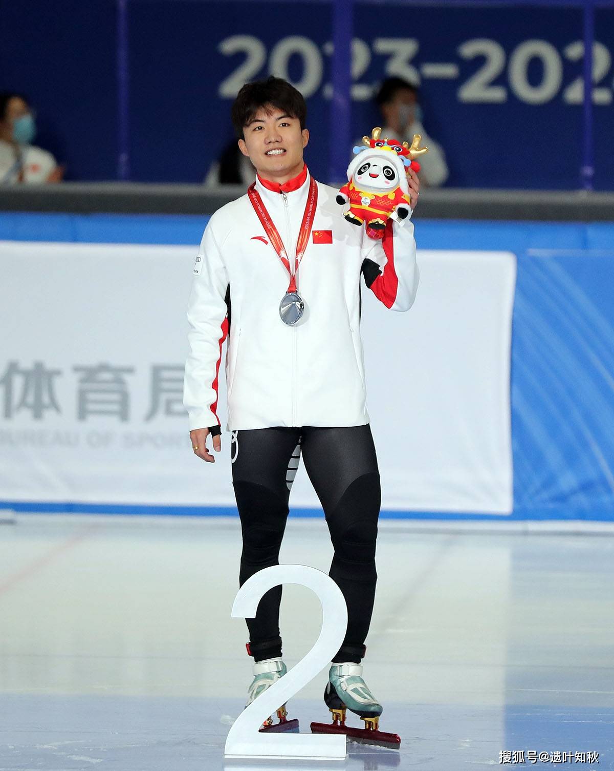 短道速滑世界杯北京站第二比赛日 中国队收获四银一铜_决赛_选手_银牌