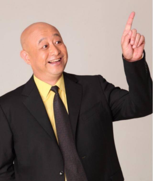 那时候,陈寒柏成为炙手可热的明星,电视不仅反复播放他的小品,相声,也