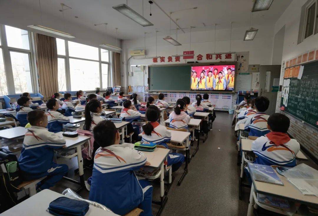中国农业大学附属小学开展普法专题讲座暨法治大讲堂系列活动_宪法_教