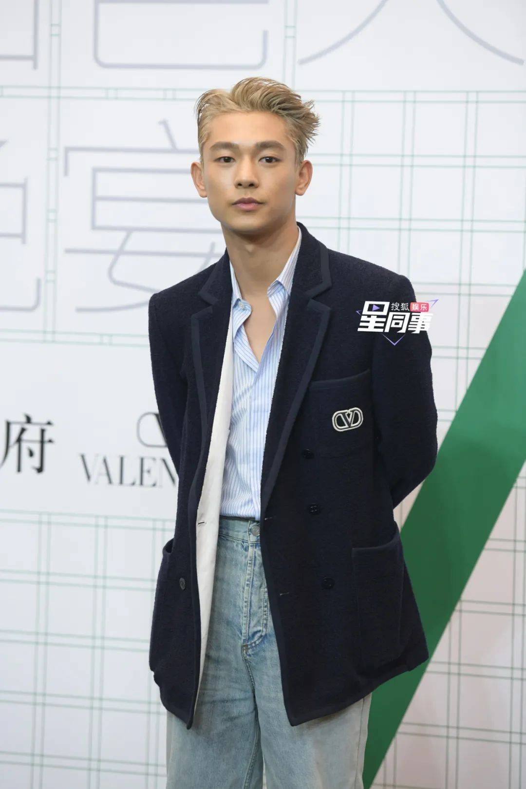 天津这一夜,王珞丹修图前后差别大,曾黎脸微肿,董子健好普_活动_黑色