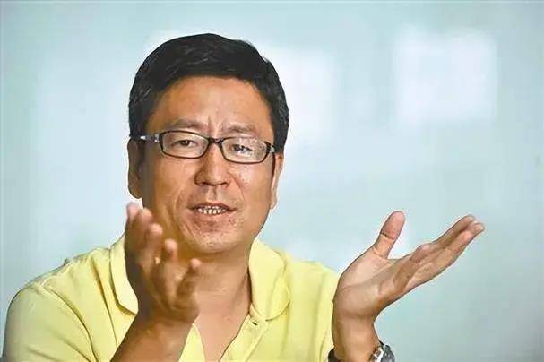 著名主持人白岩松的人生故事_新闻_观众_勇气