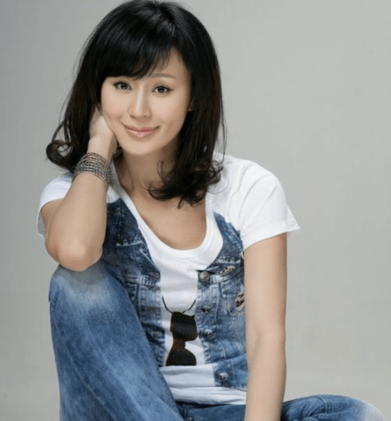 和丈夫从校服到婚纱,裸婚25年依旧甜蜜女儿超漂亮_感情_杨雨婷_房子