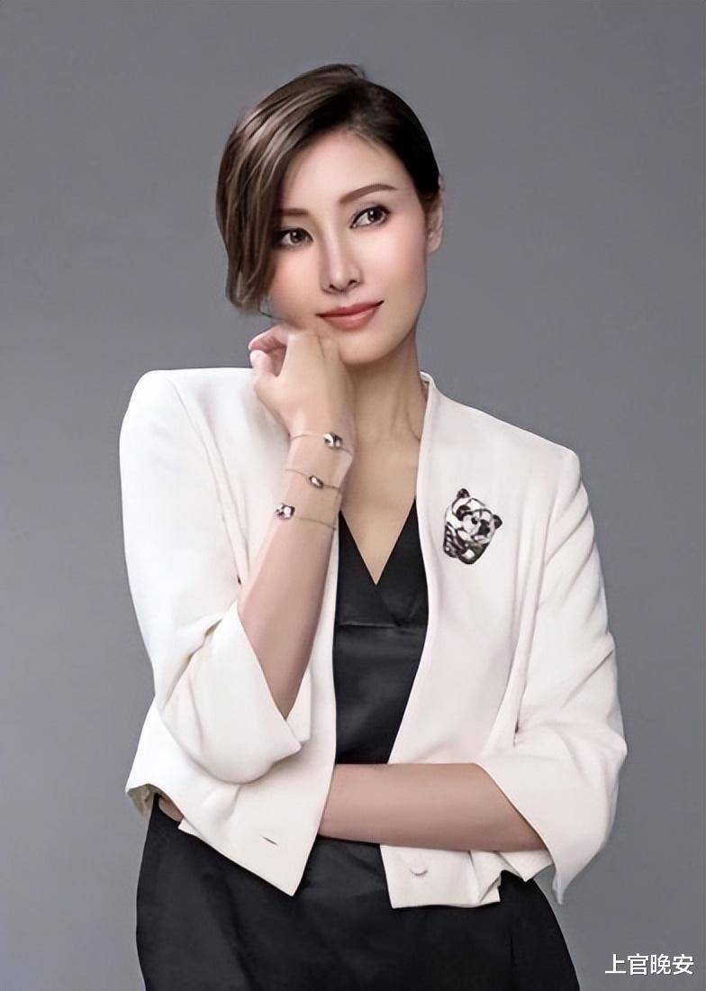 "颜值天花板,审美地下室",李嘉欣的百万阔太装,穿成了地摊货_衣服