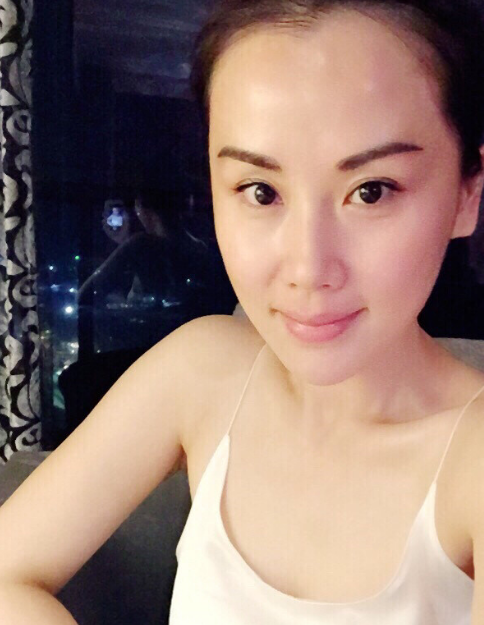 女人30岁**开始下垂？用“它”保护第二张脸，老公比你还开心！(图2)