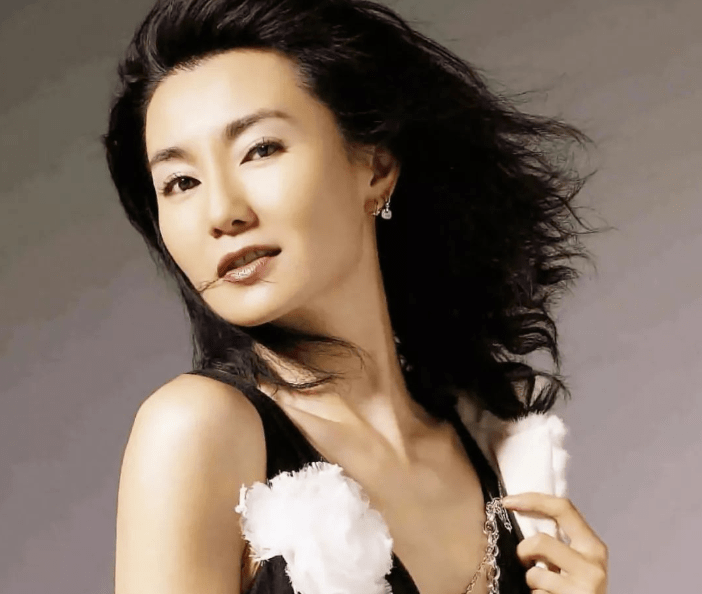 张曼玉罕见晒日常,素颜下厨接地气,息影18年住贫民窟不婚无子_生活