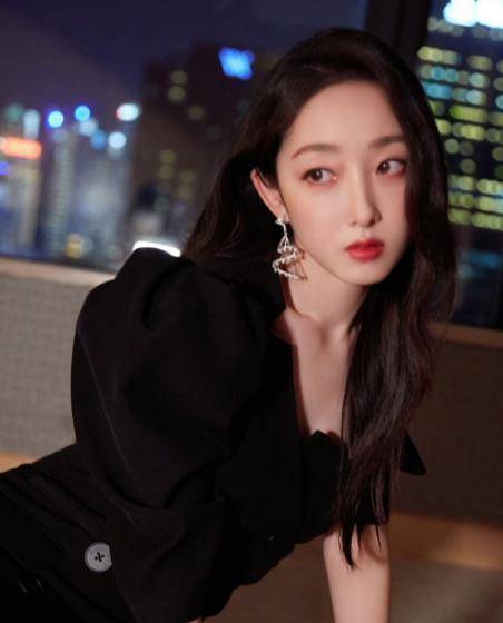 《红楼梦》四美近况:杨幂成一线,李沁大红大紫,而她已退圈两年_张萌