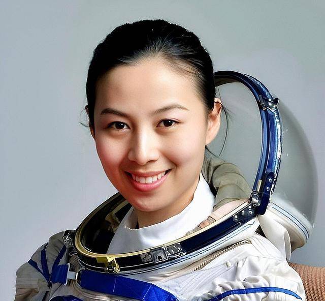 她被称为太空教师,从山东农家女成为航天员,王亚平是如何做到的_中国