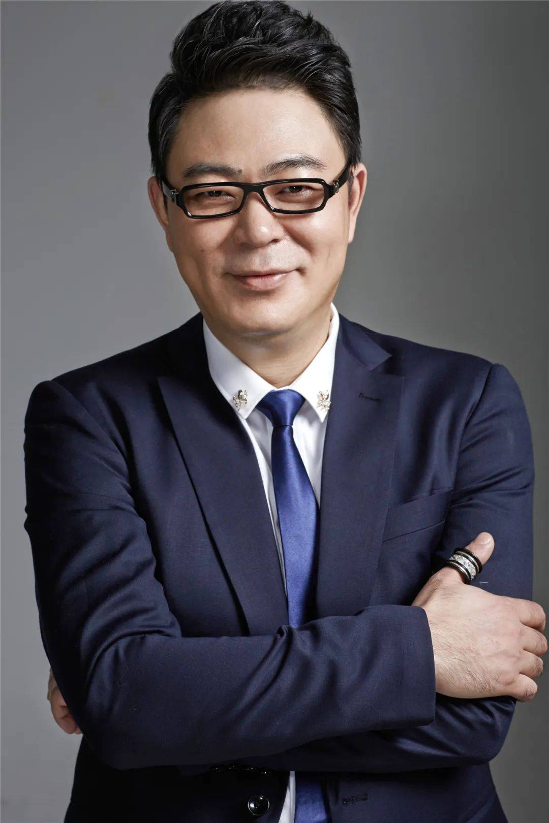 吴晴携手资深演员制片人高亚麟合作 网剧《失控的爱》 天津开机_作品