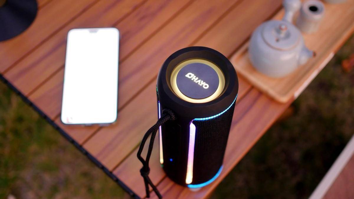 露营好物:雷登X30户外便携蓝牙音箱,澎湃重低音,RGB炫彩灯效