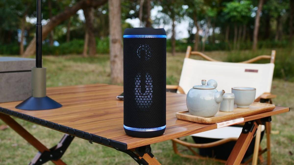 露营好物:雷登X30户外便携蓝牙音箱,澎湃重低音,RGB炫彩灯效