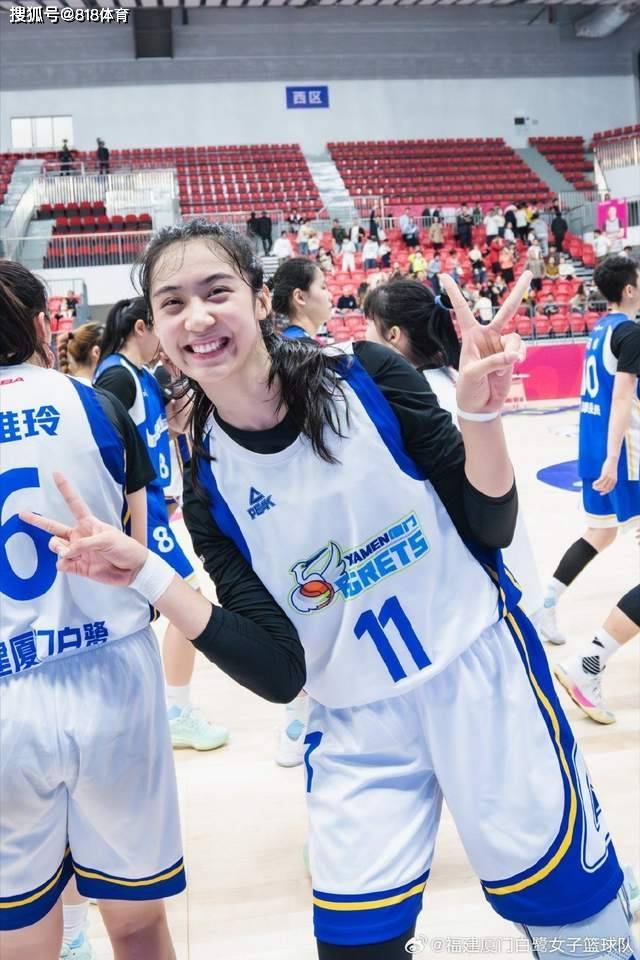 林葳才是人生赢家,悄悄摸摸地和第一美女好上了~""林葳真的是人小鬼大