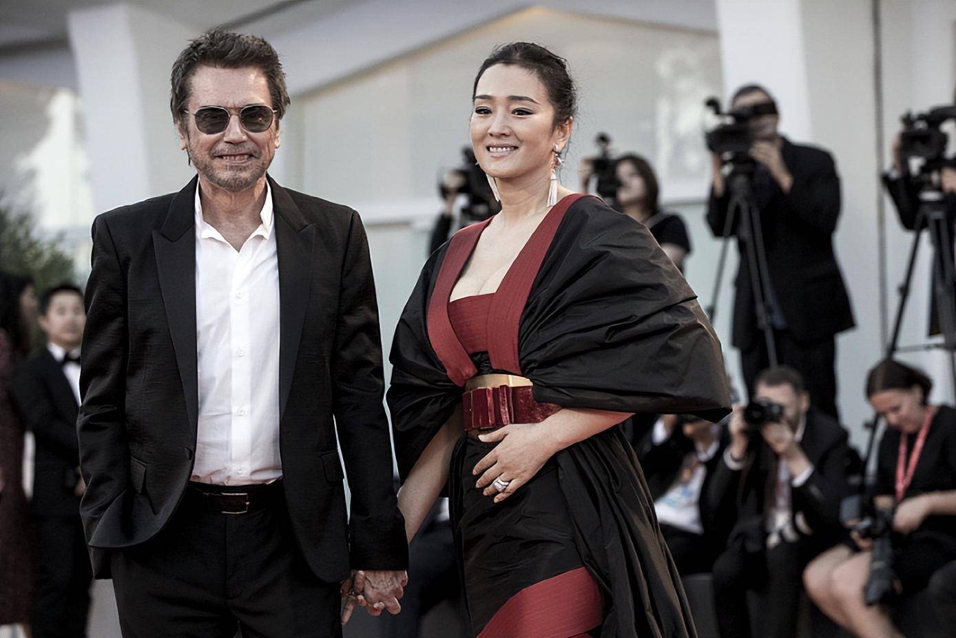 巩皇过往爱情,最终与电子乐大师米歇尔幸福婚姻六载_巩俐_张艺谋