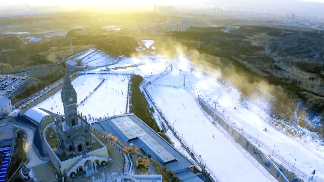 采薇莊園滑雪場抵擋不住人們對生活的熱愛!