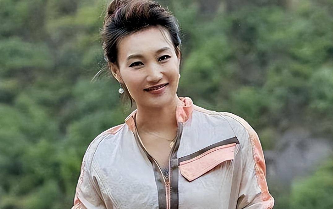 央视主持李梓萌和崔志刚擦出"火花",众网友纷纷喊话:在一起_因为_生活