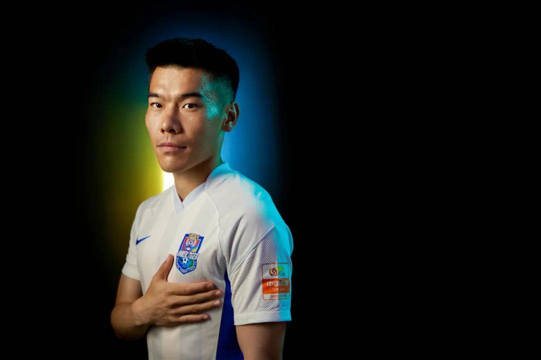 唯一入选国足天津人王秋明 能让国足中场硬起来 成为下个郑智吗_足球