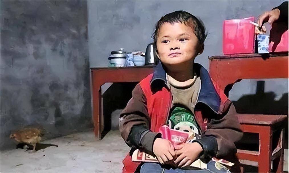 曾火爆全网的"小马云",流量散去后回农村,现状太凄凉_范小勤_爸爸