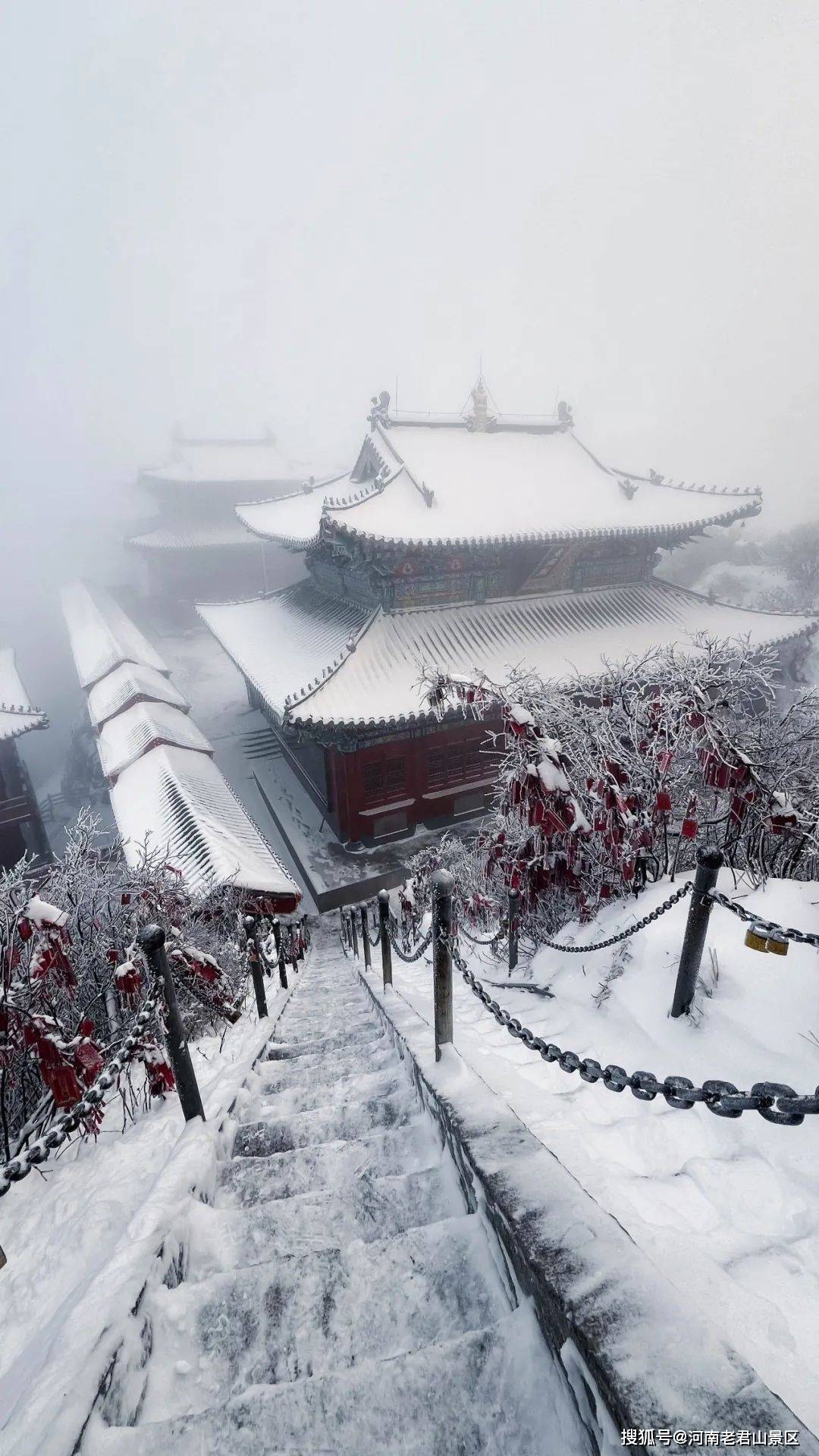 老君山最新雪景美图已生成 可以当壁纸哟!
