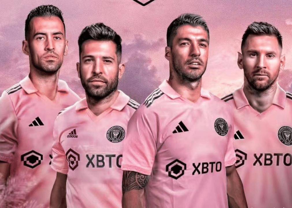 苏亚雷斯当年和梅西以及内马尔组成了msn组合,3人在2015年拿到了欧冠