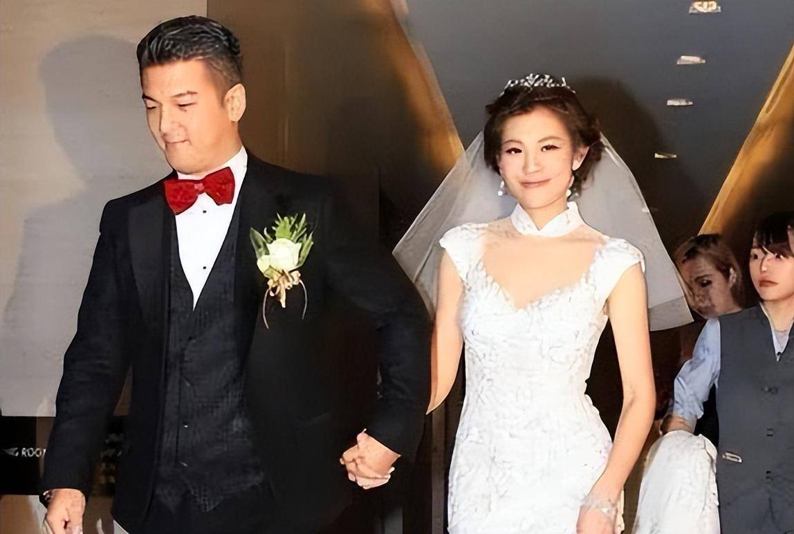 拔亲爹氧气管,45岁拿影后,她的黑历史都忘了吗_贾静雯_吴敦_孩子