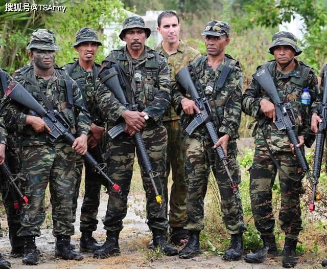 如今的东帝汶国防军当中,有部分特种部队也装备了蜥蜴迷彩服.