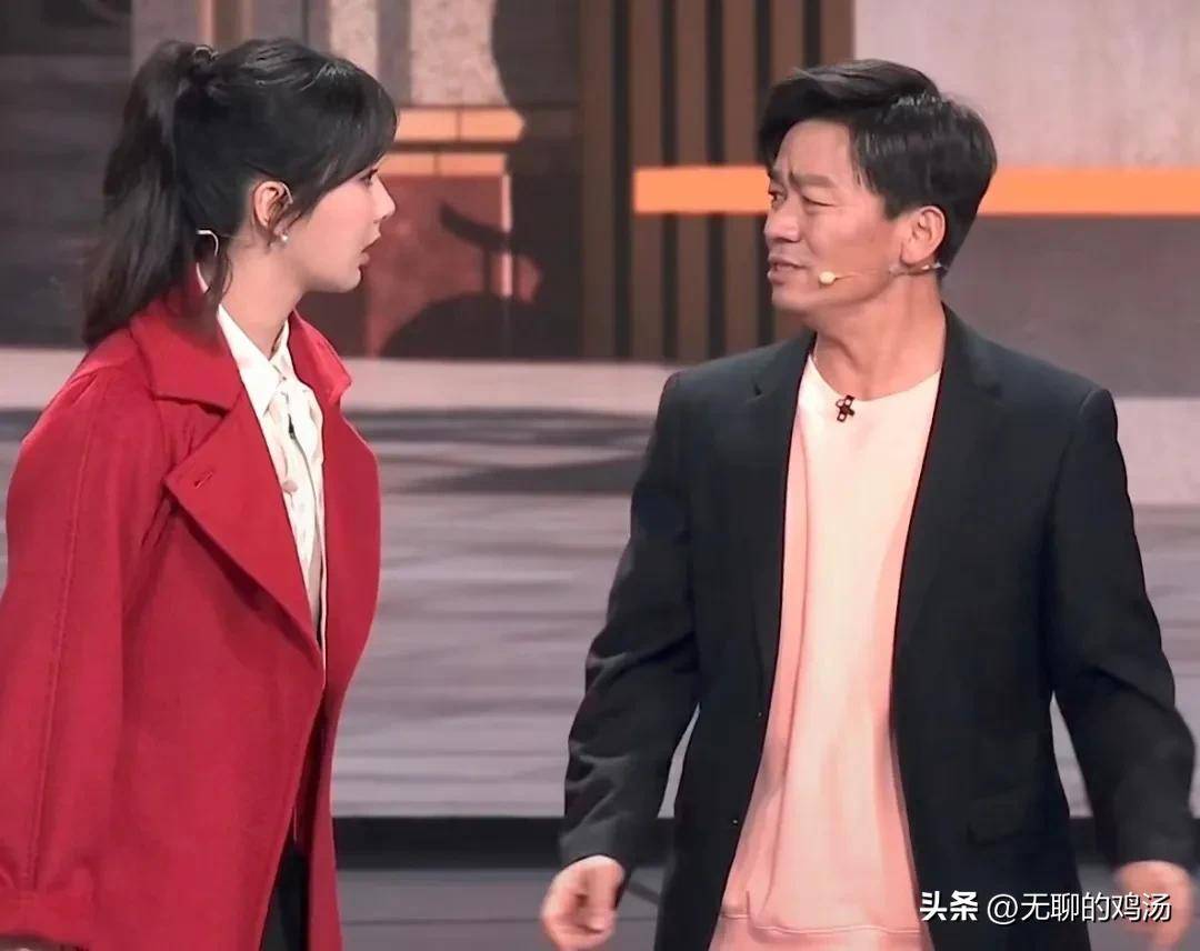 春晚明星穿搭价位曝光杨紫3套不敌赵丽颖1套,沈腾老头衫刚过百元_款式