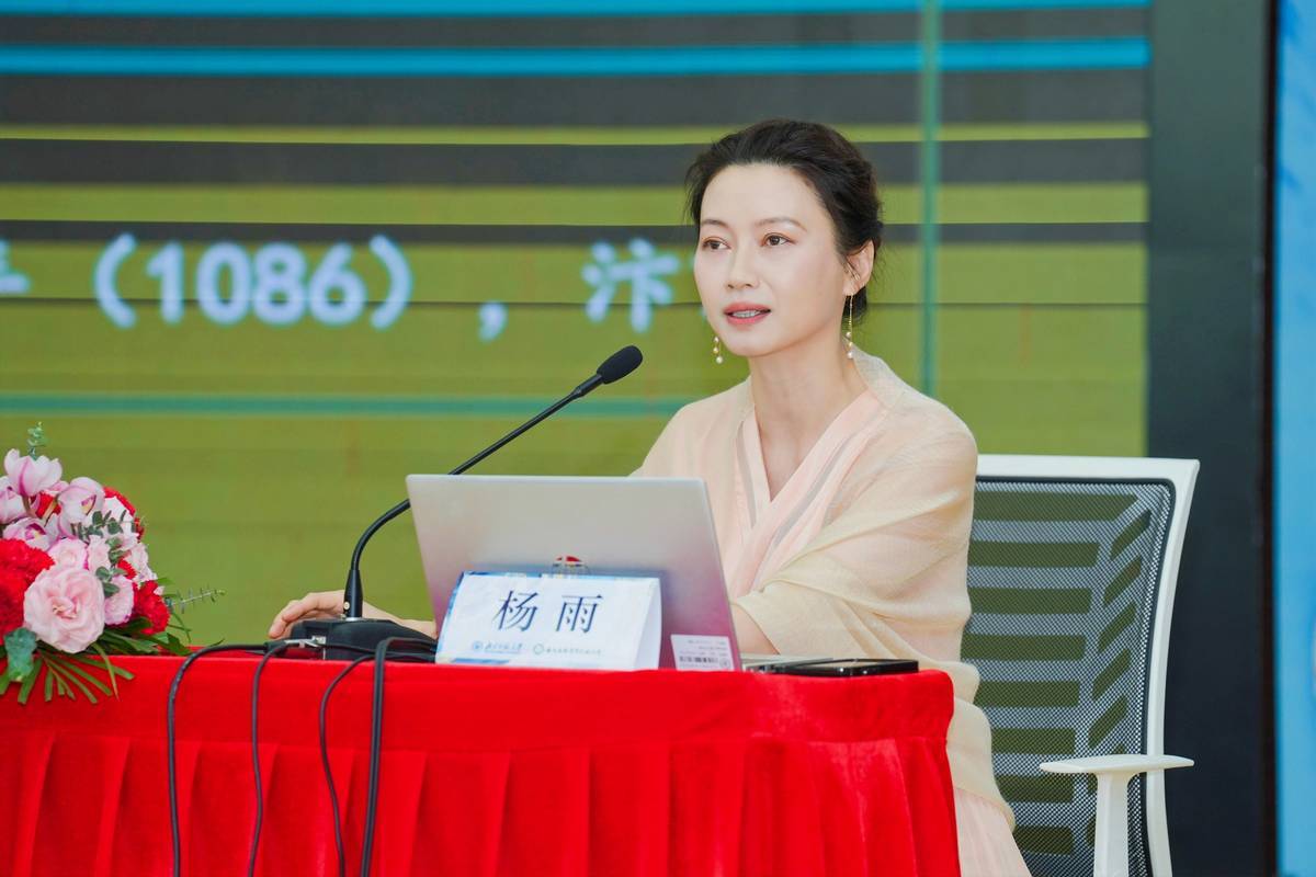 北京师范大学文学院院长,教授,博士生导师王立军做主旨报告在主旨报告