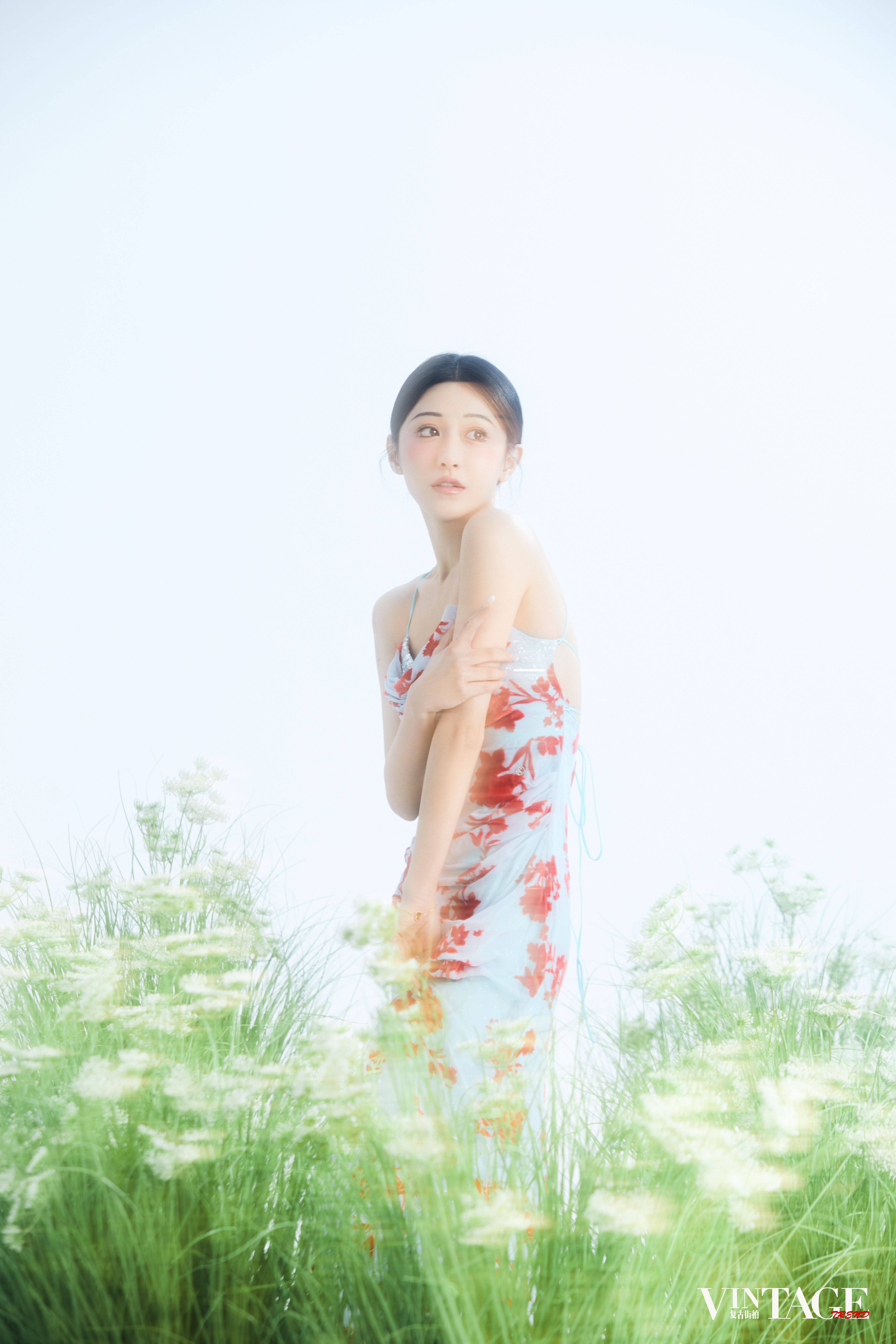 朱圣祎最新杂志大片释出 袅袅婷婷不被定义_生活_草木_眼神