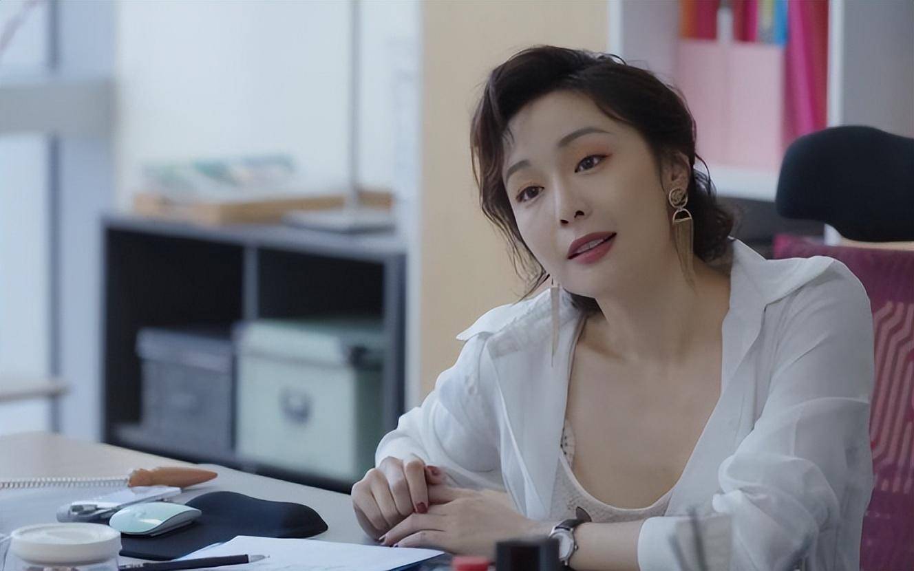 "大嫂"高叶真空大胆走秀,实力和颜值具备一线明星潜质_梁安妮_余欢