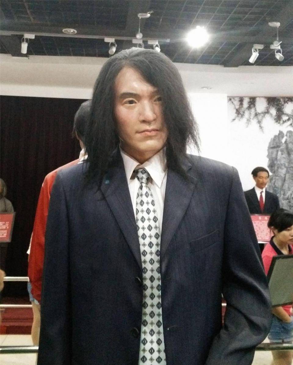 娱乐圈"灾难级大翻车"!顶流们无人幸免,丑到惨不忍睹_蜡像_杨幂_头发