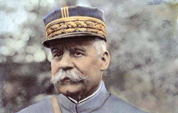 马克西姆·魏刚将军,莫里斯·甘末林将军和安德烈·马奇诺议员的支持