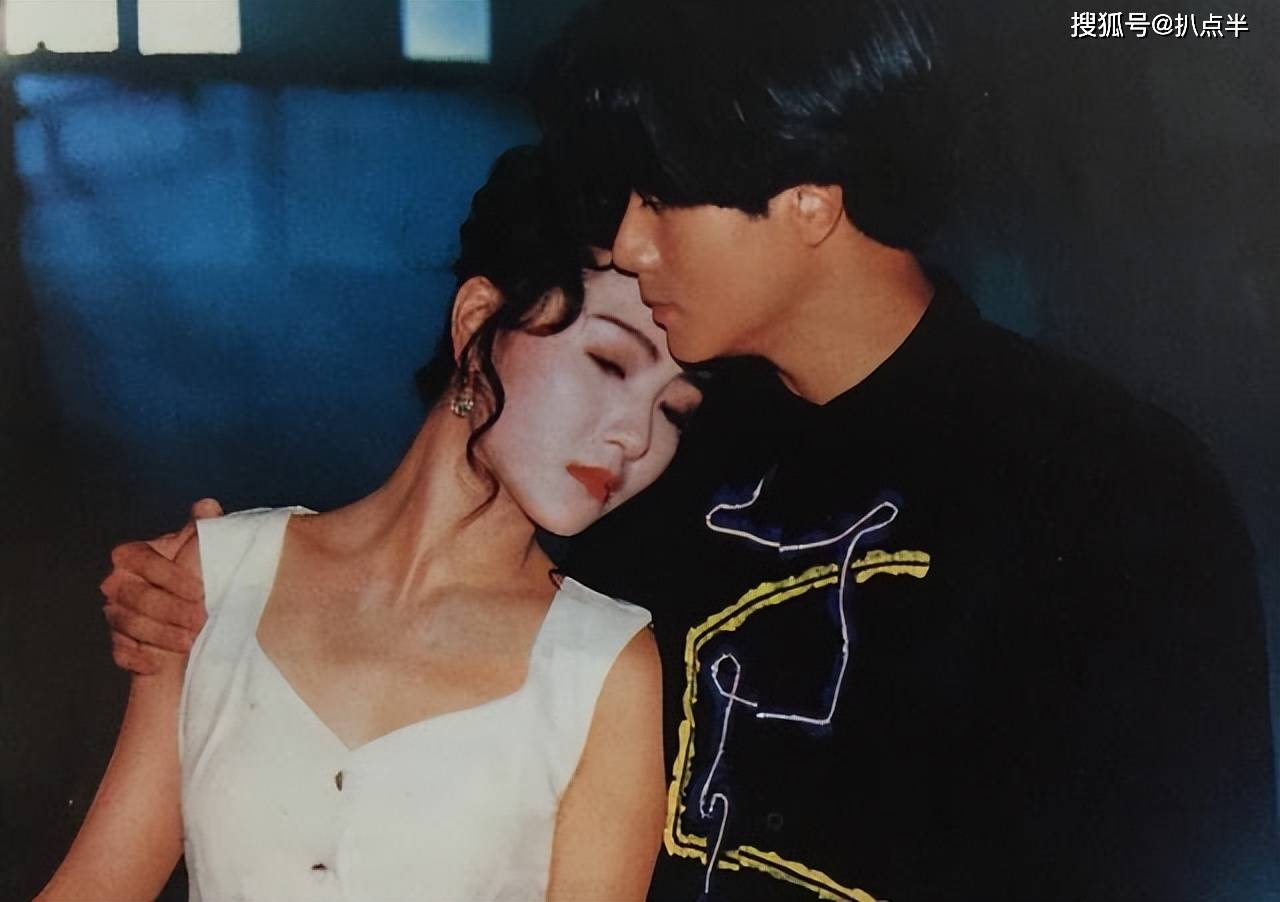 后来,她又与音乐人徐日勤传出恋情,不过也没能修成正果.