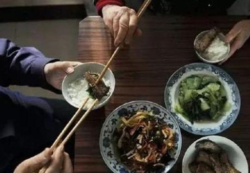 老外提问：吃中国菜最让你烦恼的是什么？老外的回答让人扎心了(图3)