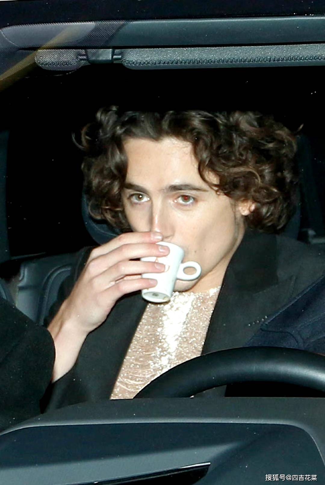 男孩子的精(sao)致(qi)穿搭,要看蕾哈娜男友rocky a$ap_黑色_西装