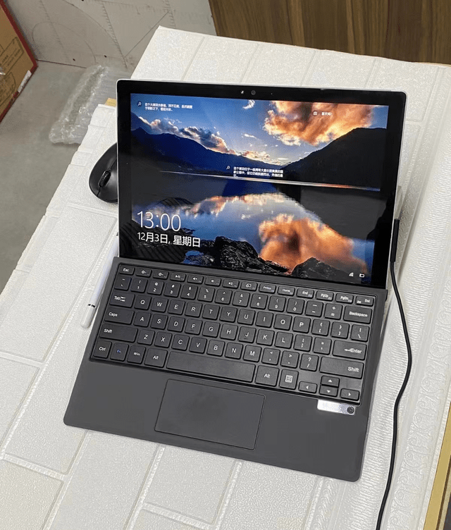 第一臺是微軟surface pro4,它是民間呼聲最高的windows平板,用戶數最