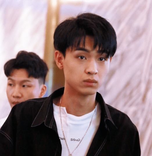 秦霄贤恋情曝光,黑料炸裂疑似虚度成美男?_孟子义_关系_祝福