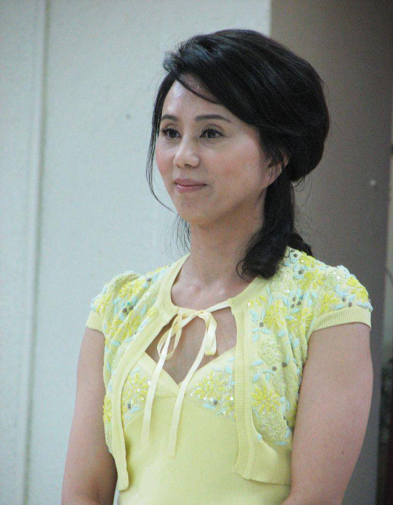 孙翠凤现在事业成功,家庭幸福.我今天听