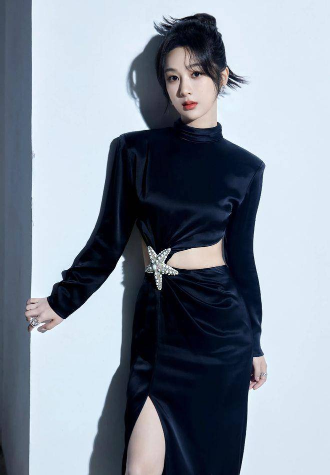 杨紫秋季复古造型,黑色闪亮的菱形镂空裙,性感迷人魅力_照片_气质